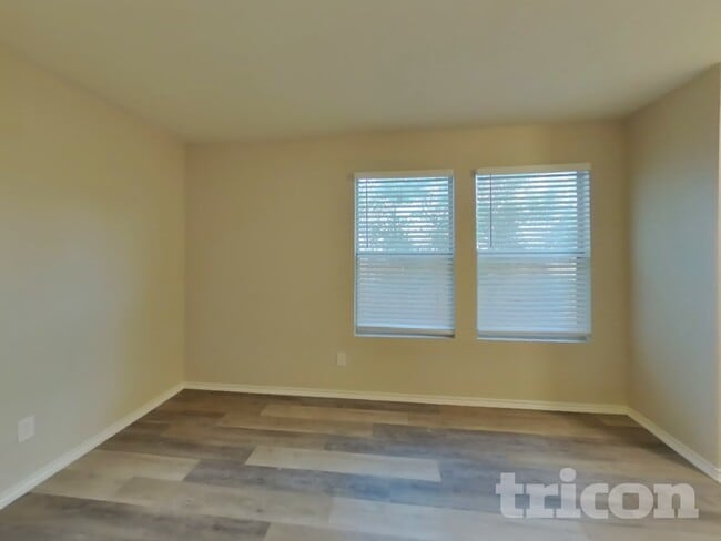 Photo - 160 Hanging Moss Dr