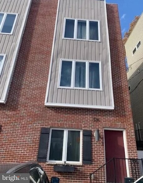 Photo - 336 Leverington Ave