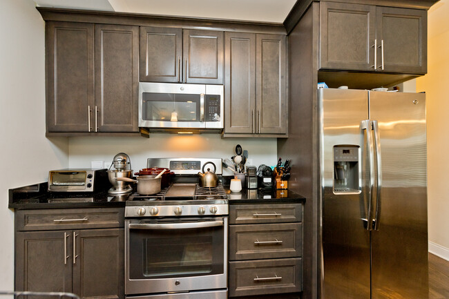 Photo - 2912 N Avers Ave Apartments Unit 2