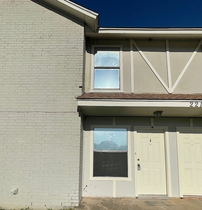 Photo - 221 Meadow Ct Townhome