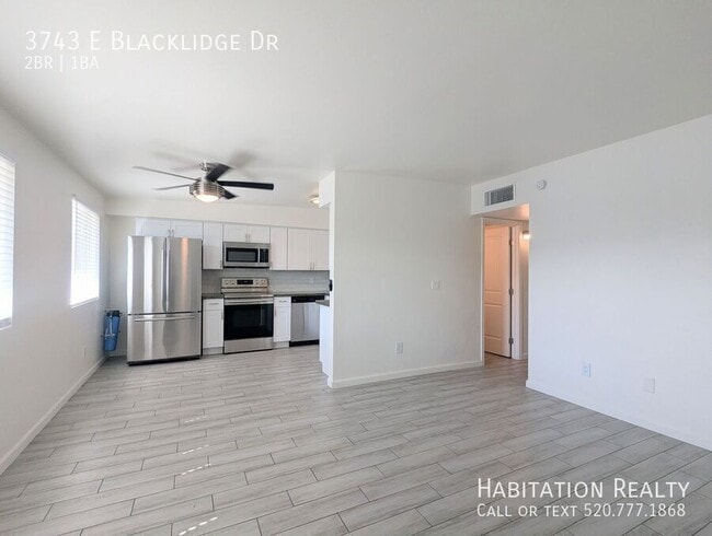 3743 E Blacklidge Dr