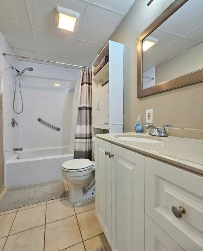 Photo - Large 1 bed 1 bath condo with elevator, washer and dryer in unit. assigned parking, well managed ...