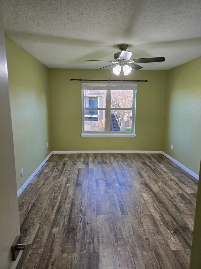 Building Photo - 10555 Turtlewood Ct Unit 1005 Rental