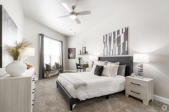 1BR, 1BA - 733SF - Primary Bedroom