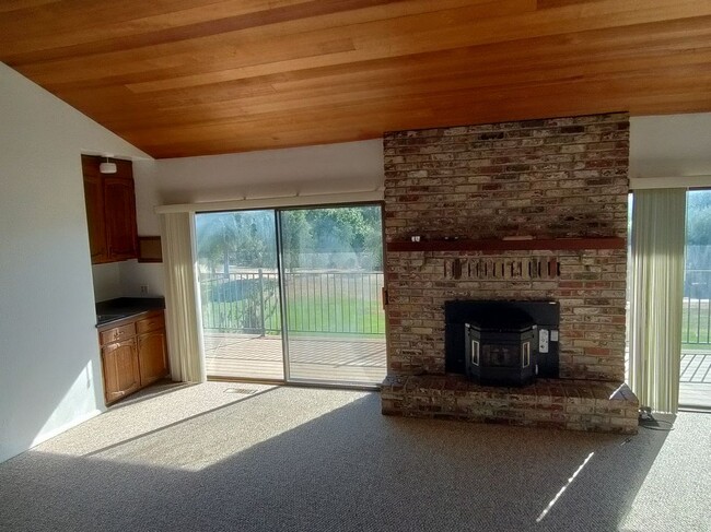 18635 Jayhawk Dr