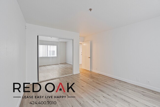 Photo - Sun-Drenched Two Bedroom with a Private Ba... Unidad 204