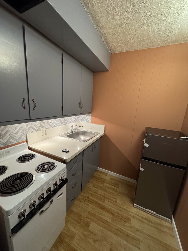 Mini Kitchen - 1890 W 25th Ave Unit 1