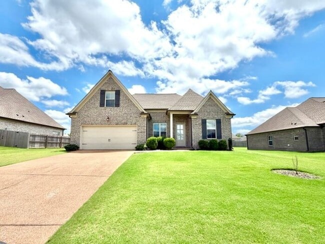 Building Photo - Now Leasing a 4-bedroom 3 bath home in Oakland, TN in Fairway Hills off of 64.