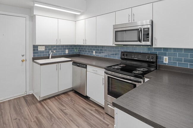 Building Photo - 2745 Grinstead Dr Unit 104 Rental