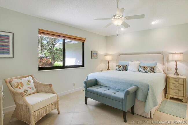 820 Club Dr