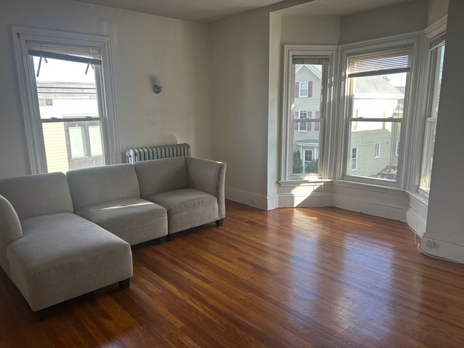 Building Photo - 23 Amherst St Unit #2