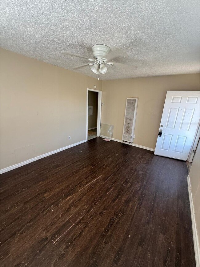 Photo - 1511 52nd St Unit Front