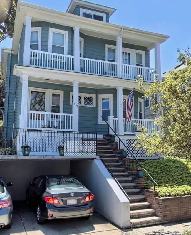 Building Photo - 748 Belmont St Unit 2