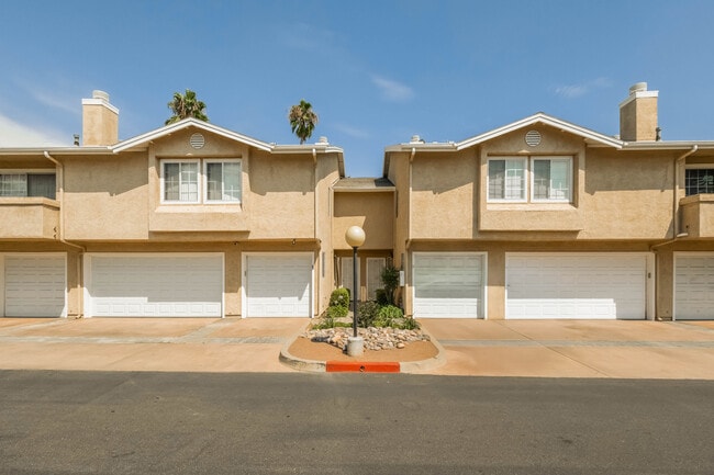 Photo - 1465 E Lexington Ave Townhome