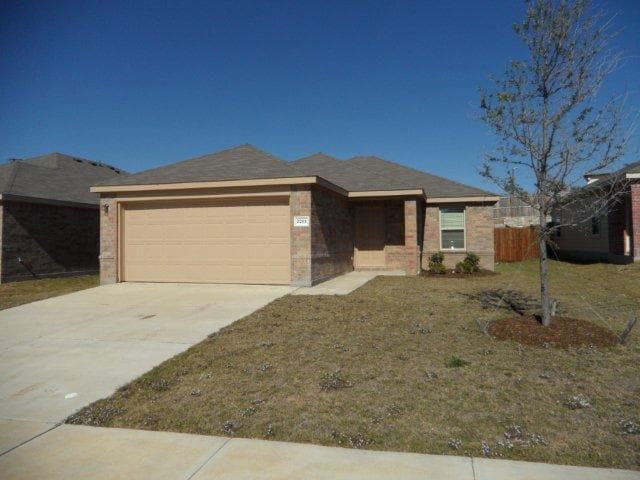 Building Photo - Perfect 3 Bedroom 2 Bath Home! GREAT Fort Worth Location -- Stainless Steel Kitchen Appliances In...