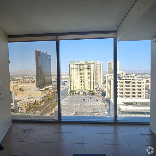 Building Photo - Beautiful 1-bed condo available at Veer