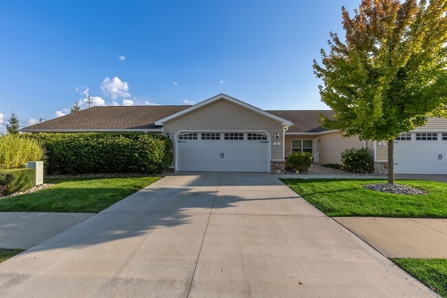 Building Photo - Redwood Lake Orion