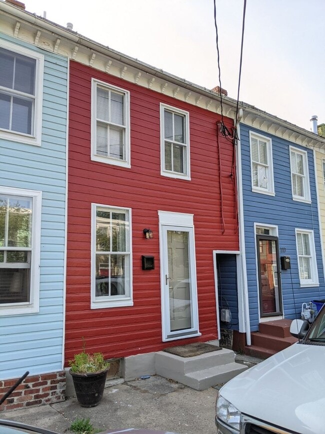 Building Photo - Charming two level row house in downtown Frederick available now!