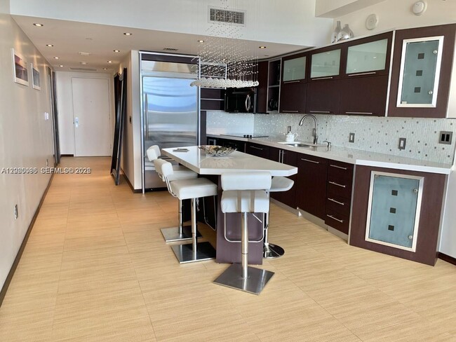 Building Photo - 1800 S Ocean Dr Unit 4406