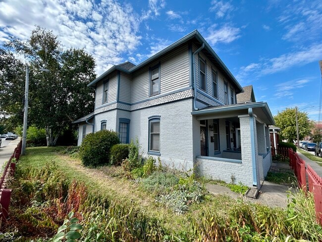 Building Photo - 639 Stevens St Rental