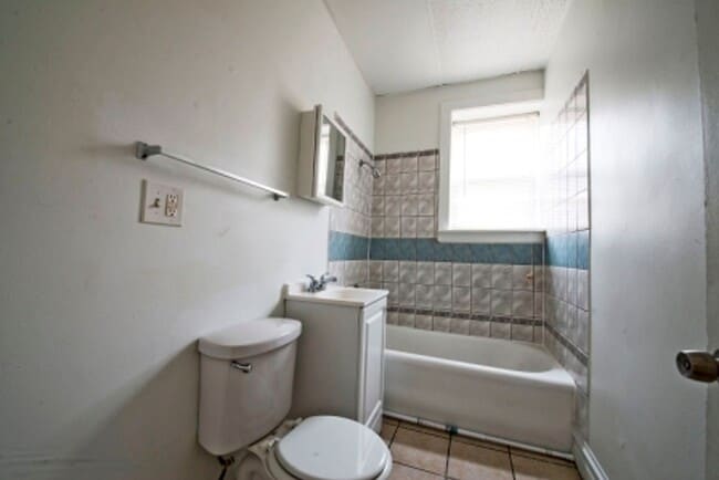 Photo - 6933 S Indiana Chicago, IL 60637