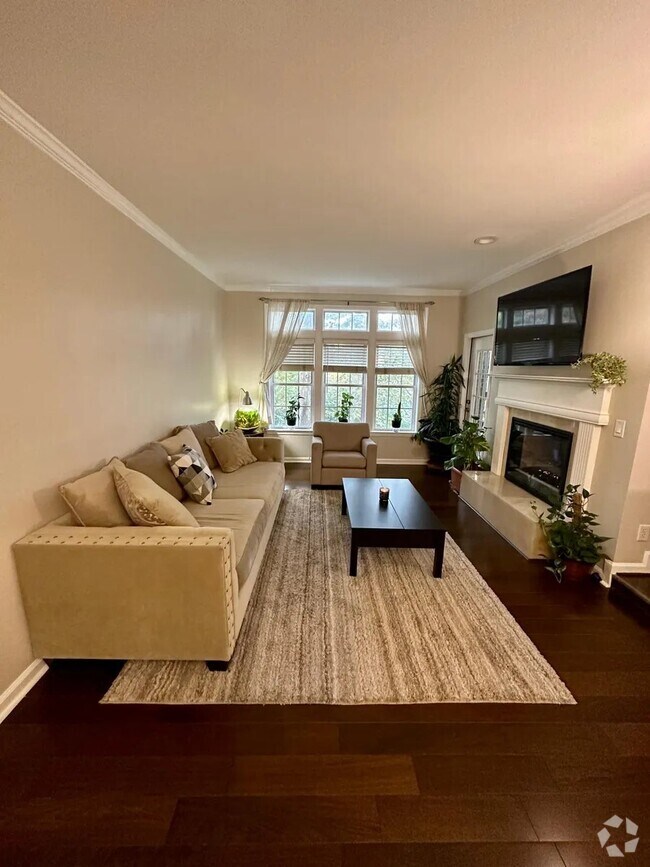 Building Photo - 220 Renaissance Pkwy NE Unit 1110 Rental
