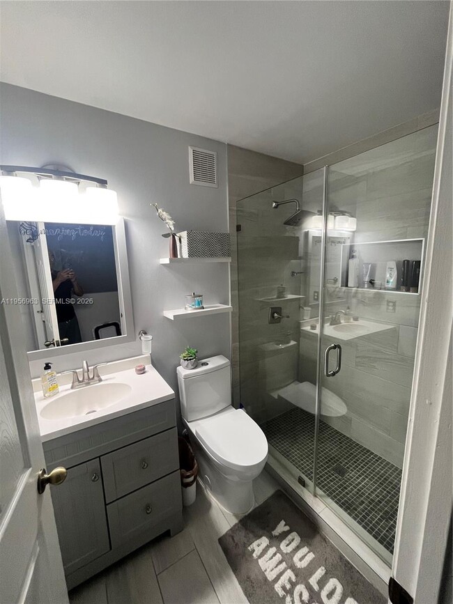 Photo - 4746 Lago Vista Dr