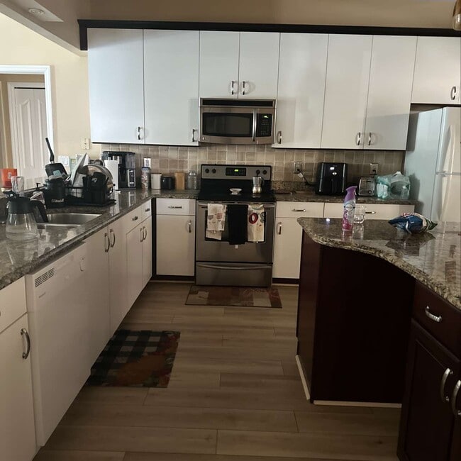 Photo - 11028 Lakeland Cir