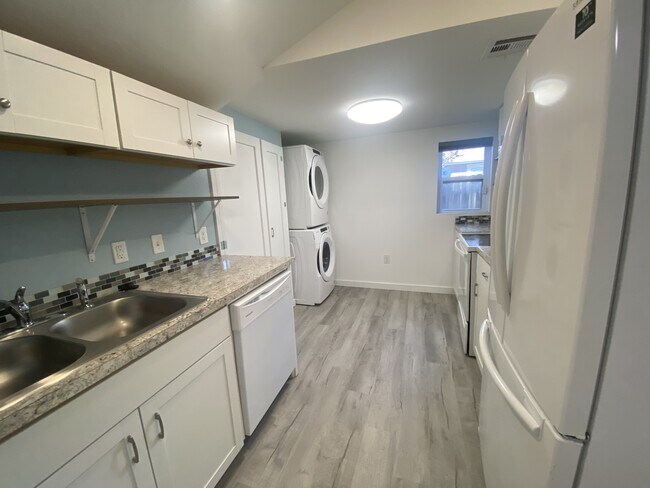 Photo - 404 N Findlay Ave