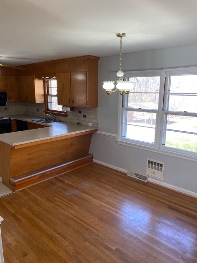 Photo - 242 White Pine Dr