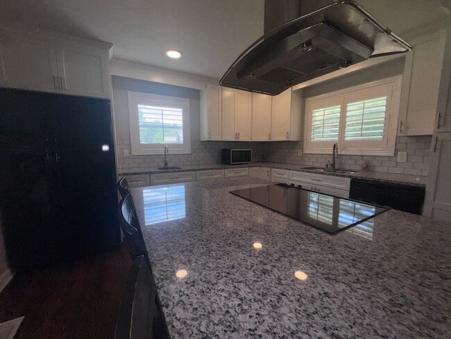 Photo - 901 Pinedale Rd