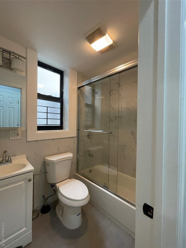 Photo - 2273 Pacific St