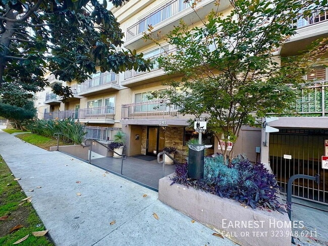 Building Photo - 141 S Clark Dr Unit 530