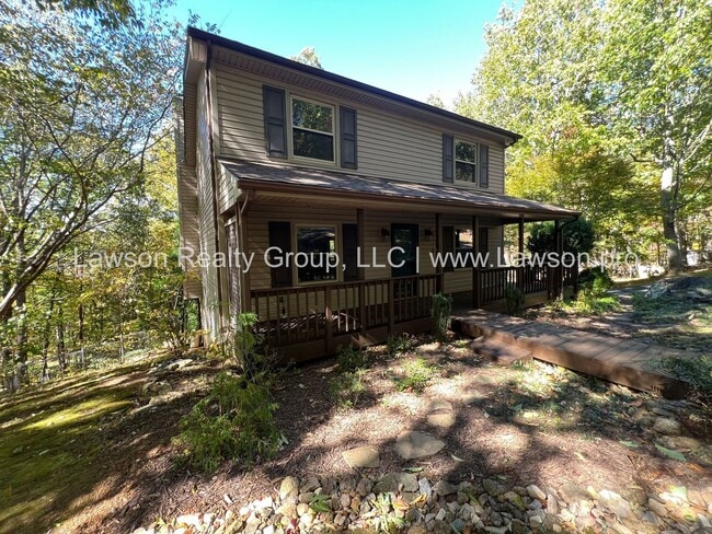 Building Photo - Nature Lover's Paradise in Serene Setting