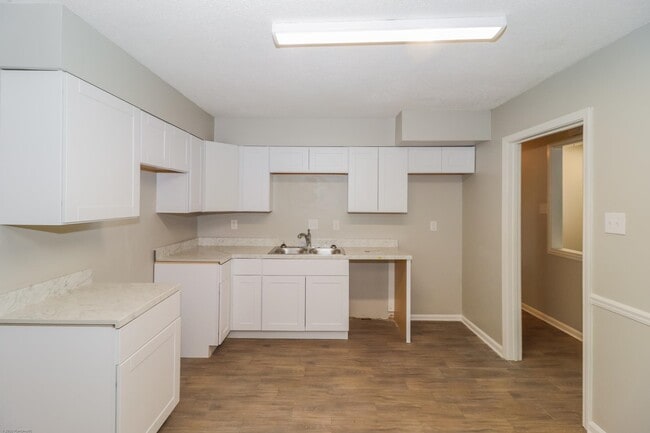 Photo - 5380 Albemarle Dr
