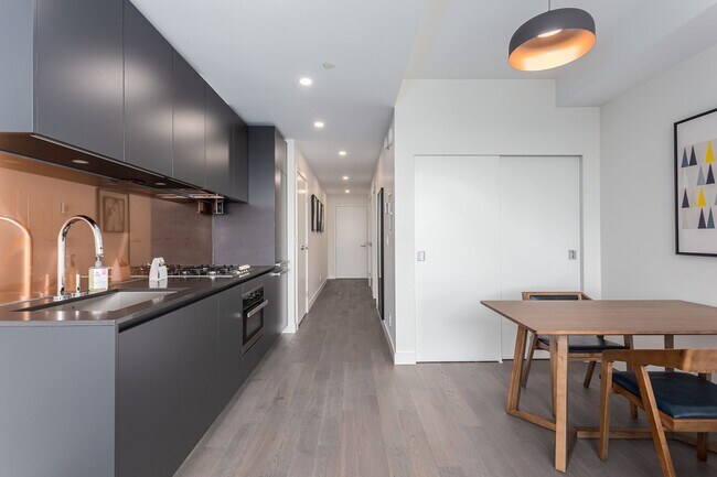 Photo - 1480 Howe St