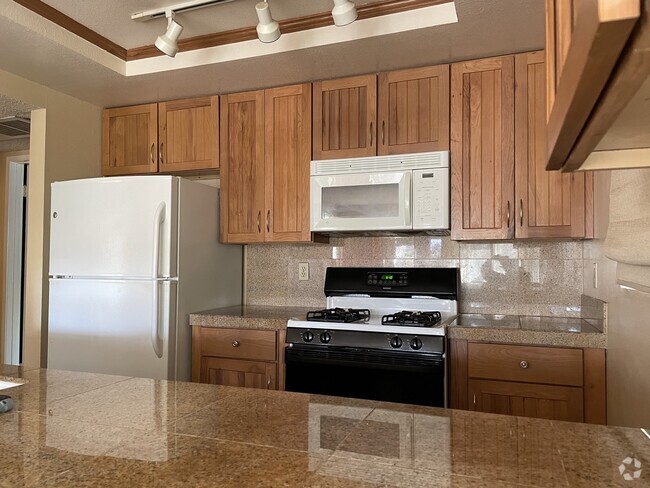 Building Photo - 4800 Sawyer Ave Unit Beachwalk Rental