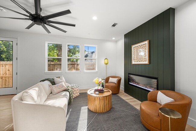 Building Photo - 4611 Dewberry St