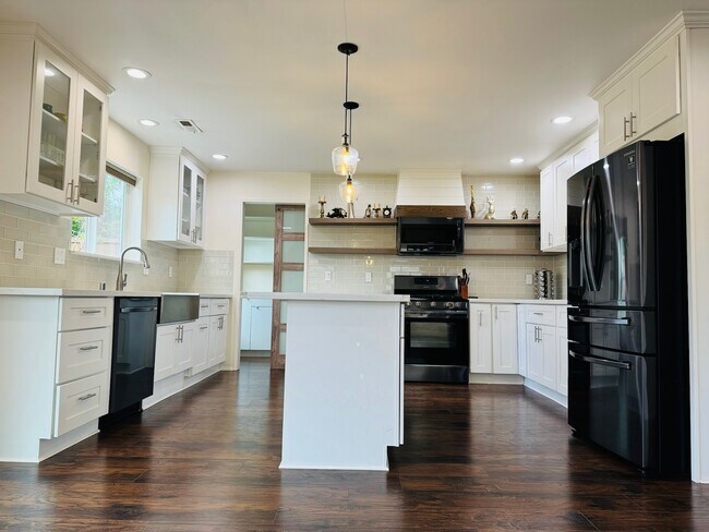 Photo - 9404 Templeton Ave SE