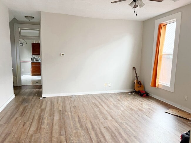 Building Photo - 28 E Powell Ave Unit 28 B Rental