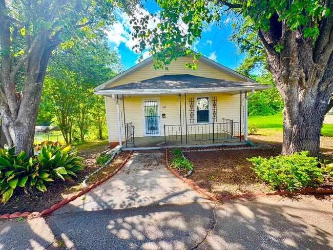 Building Photo - 2 bedroom, 1 bathroom home in Westminster