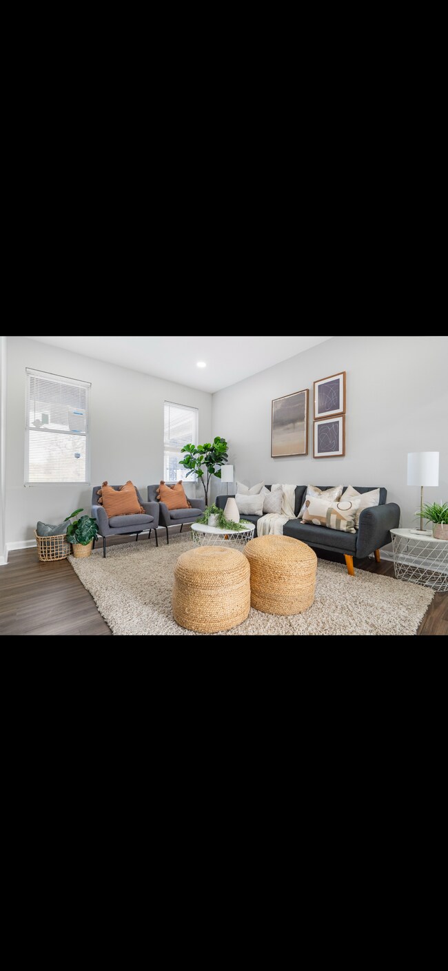 Photo - 1415 Carswell St House