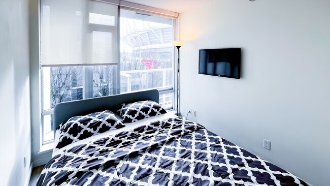 Photo - 161 W Georgia St