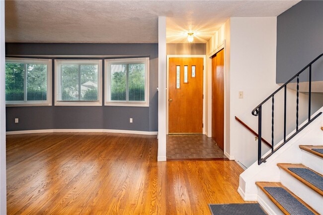 Building Photo - 36 Brendan Cir