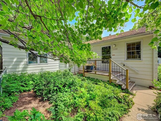 Building Photo - 2 BED/1 BATH HOME IN NEWLANDS AVAILABLE July 3rd!