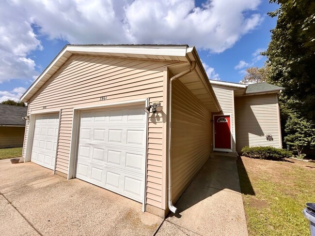 Building Photo - Four Bedroom Duplex in Cascade Rental