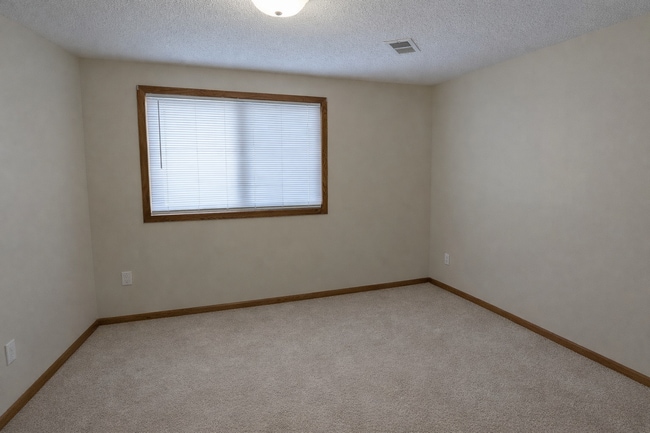 Photo - 10563 Martin St NW