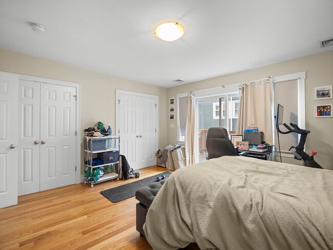 Photo - 157 W 6th St