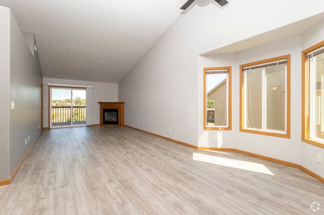 2BR, 2BA - 1,090 SF
