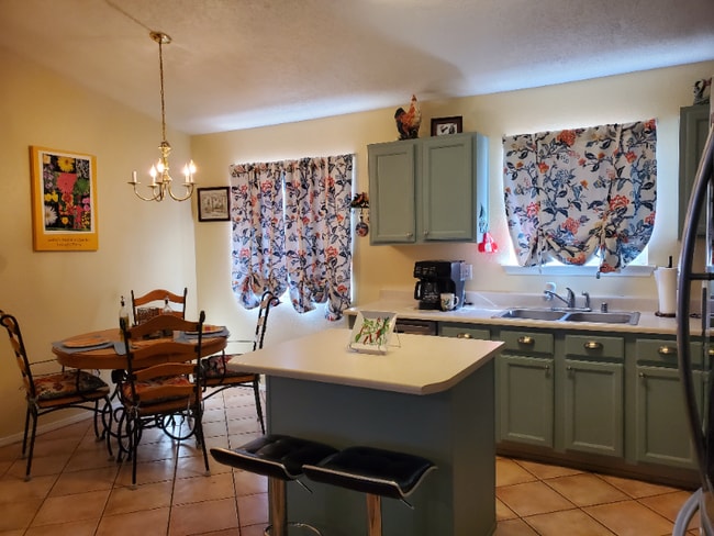 Photo - 332 Vista Del Angel SW